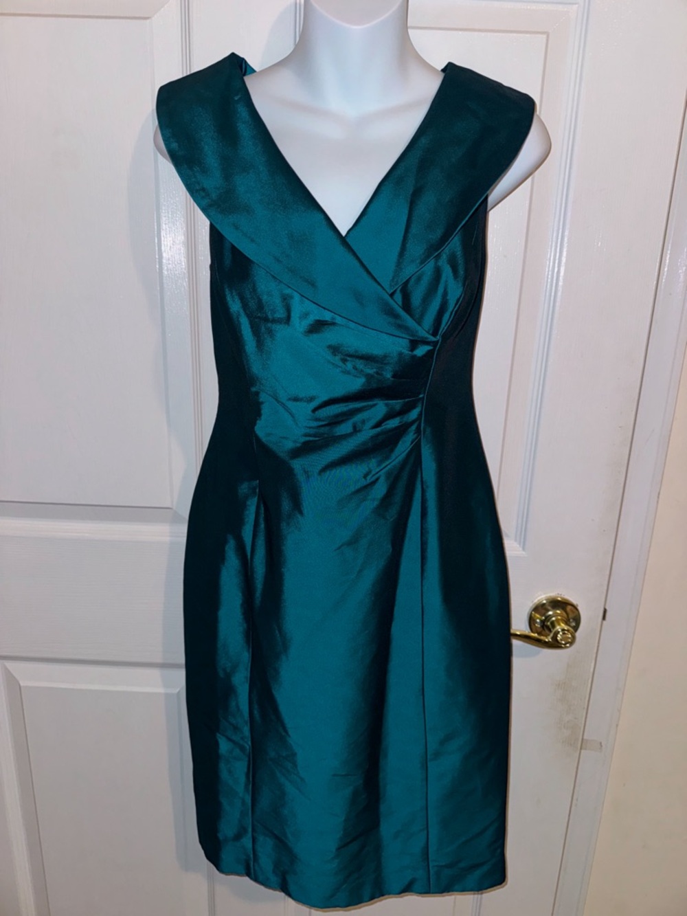 Kay Unger Teal Satin V-Neck Sleeveless Midi‎ Dress